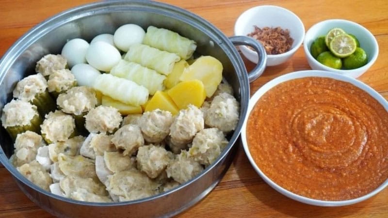 siomay bandung in a plate