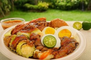 a plate of siomay bandung